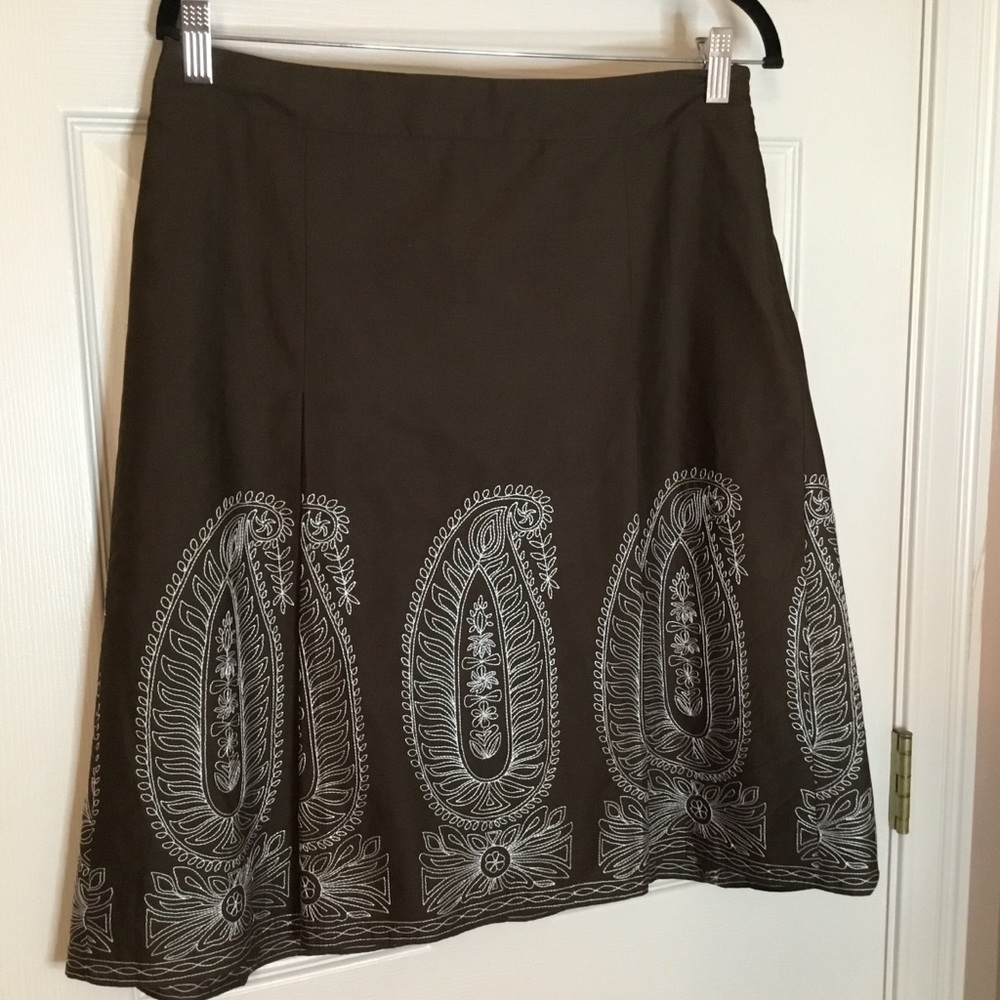 Ann Taylor Brown Pleated Paisley Embroidered Skirt - Size 6